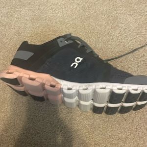 On cloud shoes black and pink